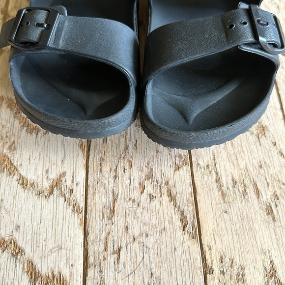 🚨LAST CHANCE🚨 LADIES SHADE AND SHORE SLIP ON SANDALS SIZE 9 NWOT NEVER WORN - Picture 9 of 9